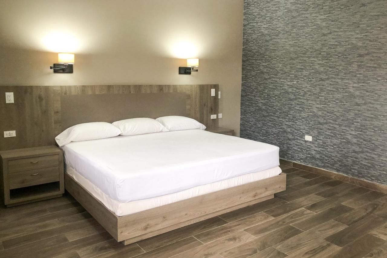 Capital O Palms Hotel, Acuna Ciudad Acuña Eksteriør bilde