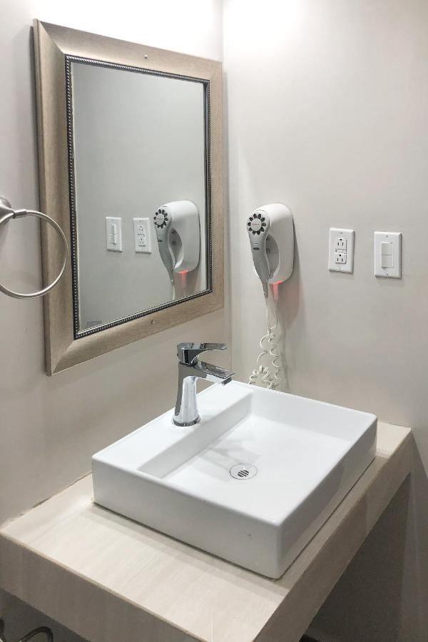 Capital O Palms Hotel, Acuna Ciudad Acuña Eksteriør bilde