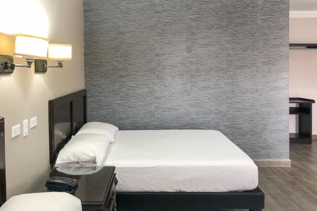Capital O Palms Hotel, Acuna Ciudad Acuña Eksteriør bilde