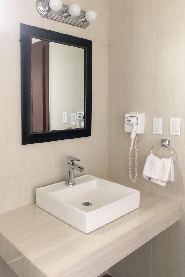 Capital O Palms Hotel, Acuna Ciudad Acuña Eksteriør bilde